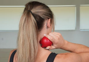 Neck stiffness and trapezius pain relief with KNUKLBALL massage tool - pin and stretch method for levator scapulae tension